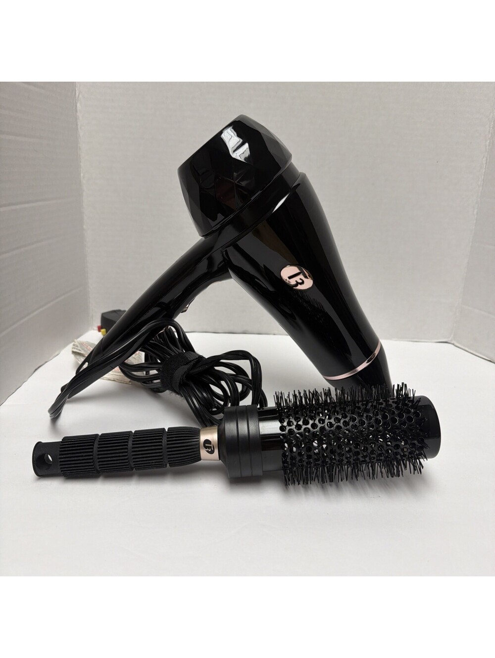 T3 Hair Dryer Ionic Featherweight Luxe 2i Model 73870 With Brush 3 Heat Settings